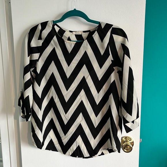 Everly Chevron Tunic - Picture 1 of 5